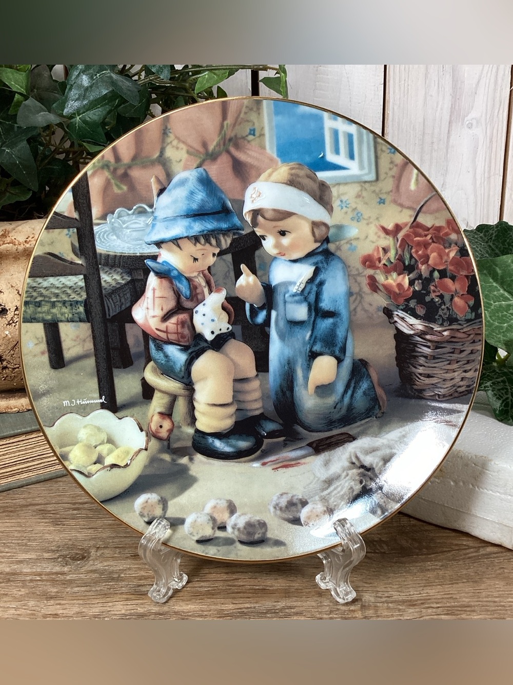 M.I. Hummel 1989 “Tender Loving Care” Little Companions Plate Danbury Mint Q9971